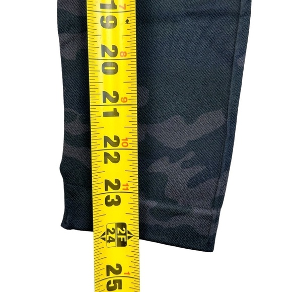 Spanx Look At Me Now Cropped Seamless Leggings Black Camo Women's Size Medium - Picture 6 of 11